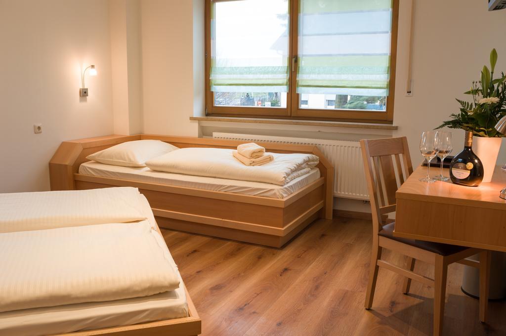 Hotel Schwarzes Ross Schwarzach am Main Pokoj fotografie
